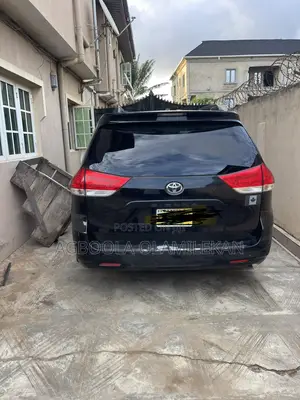 Toyota Sienna LE AWD 7-Passenger 2013 Black