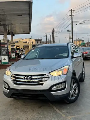 Hyundai Santa Fe Limited 4dr SUV AWD (3.3L 6cyl 6A) 2015 Silver