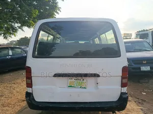 Toyota HiAce 2010 White