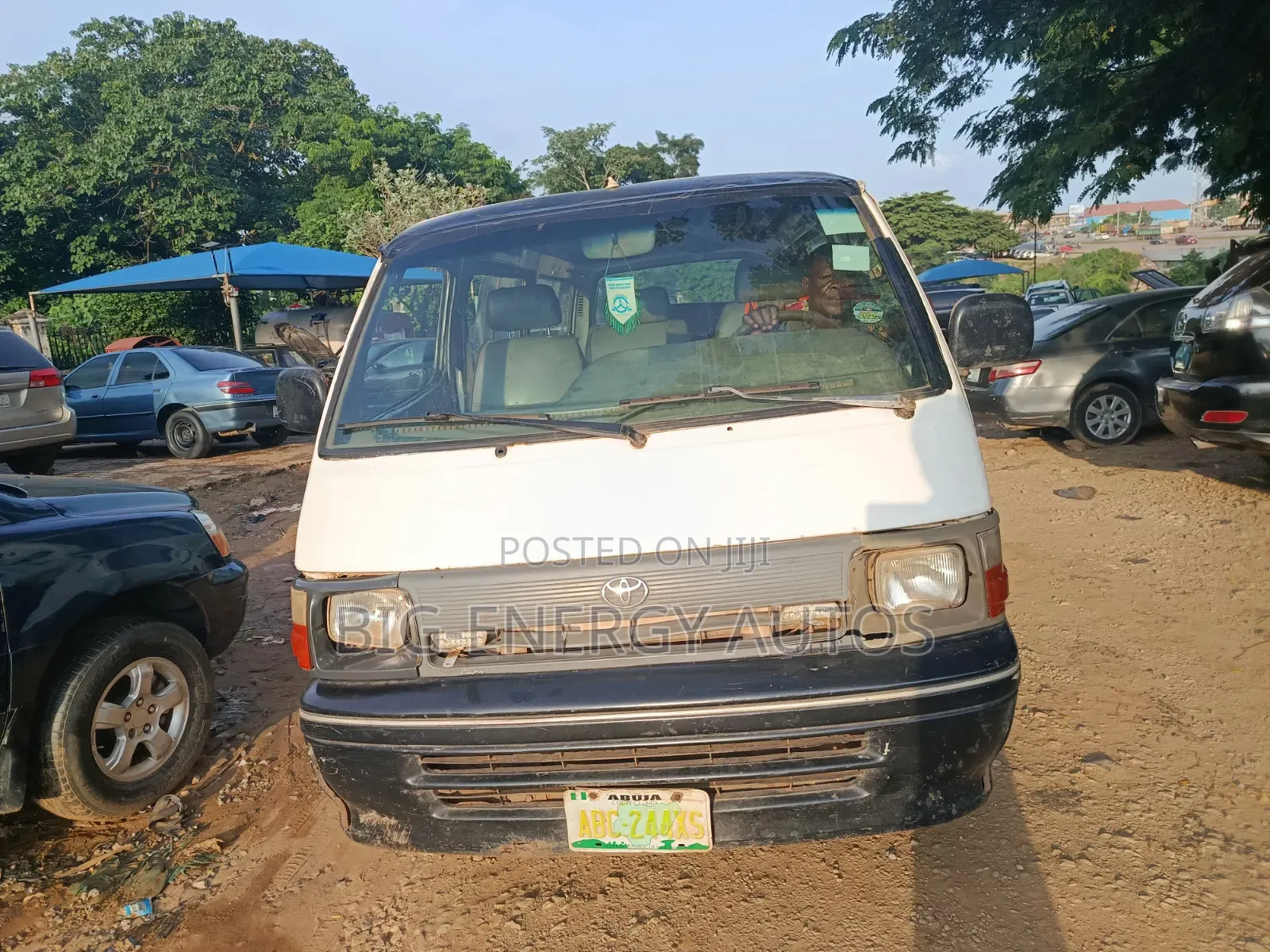 Toyota HiAce 2010 White