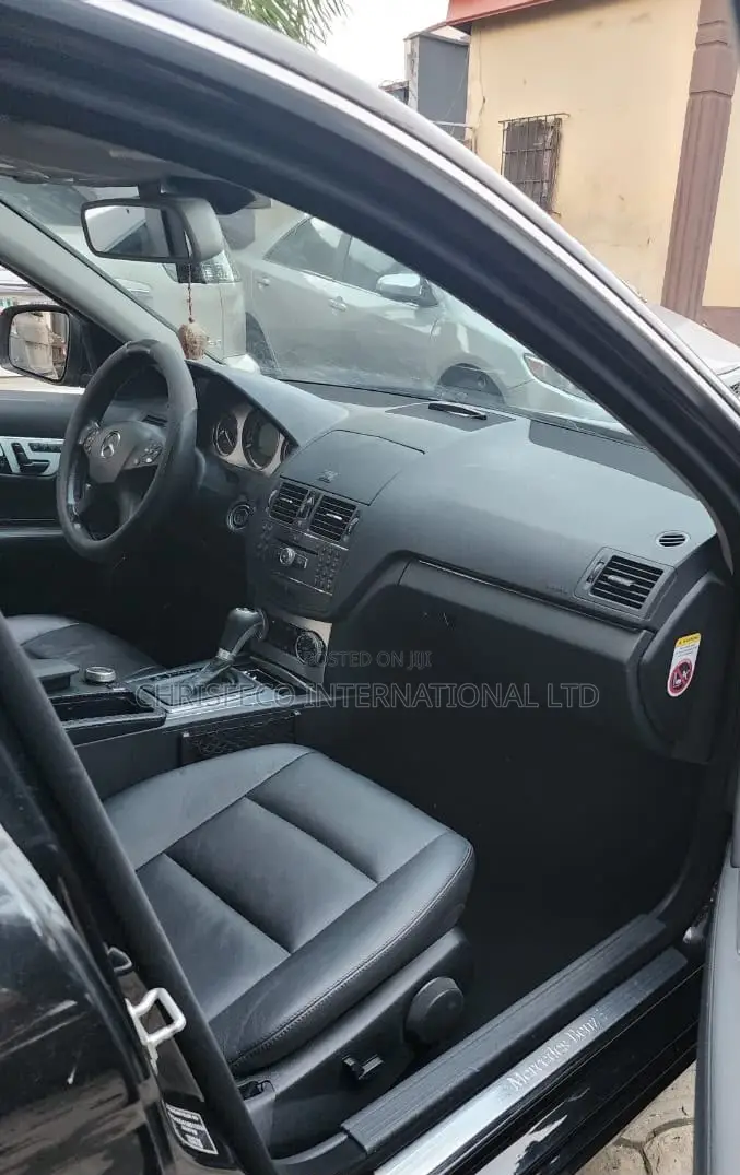 Mercedes-Benz C300 Luxury Sedan AWD (3.0L 6cyl 7A) 2009 Black