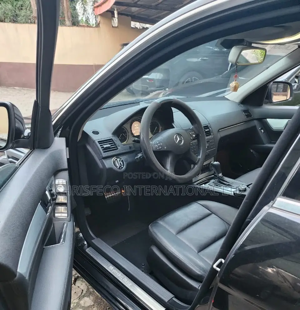 Mercedes-Benz C300 Luxury Sedan AWD (3.0L 6cyl 7A) 2009 Black