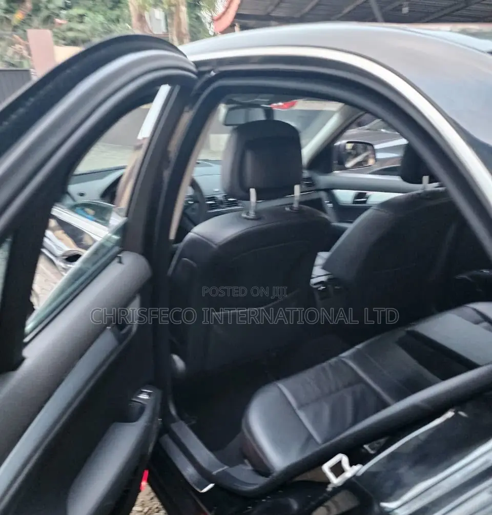 Mercedes-Benz C300 Luxury Sedan AWD (3.0L 6cyl 7A) 2009 Black