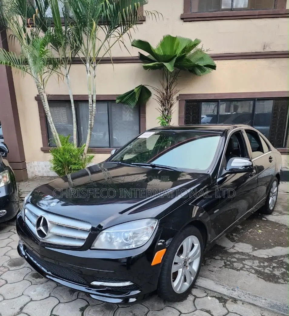 Mercedes-Benz C300 Luxury Sedan AWD (3.0L 6cyl 7A) 2009 Black