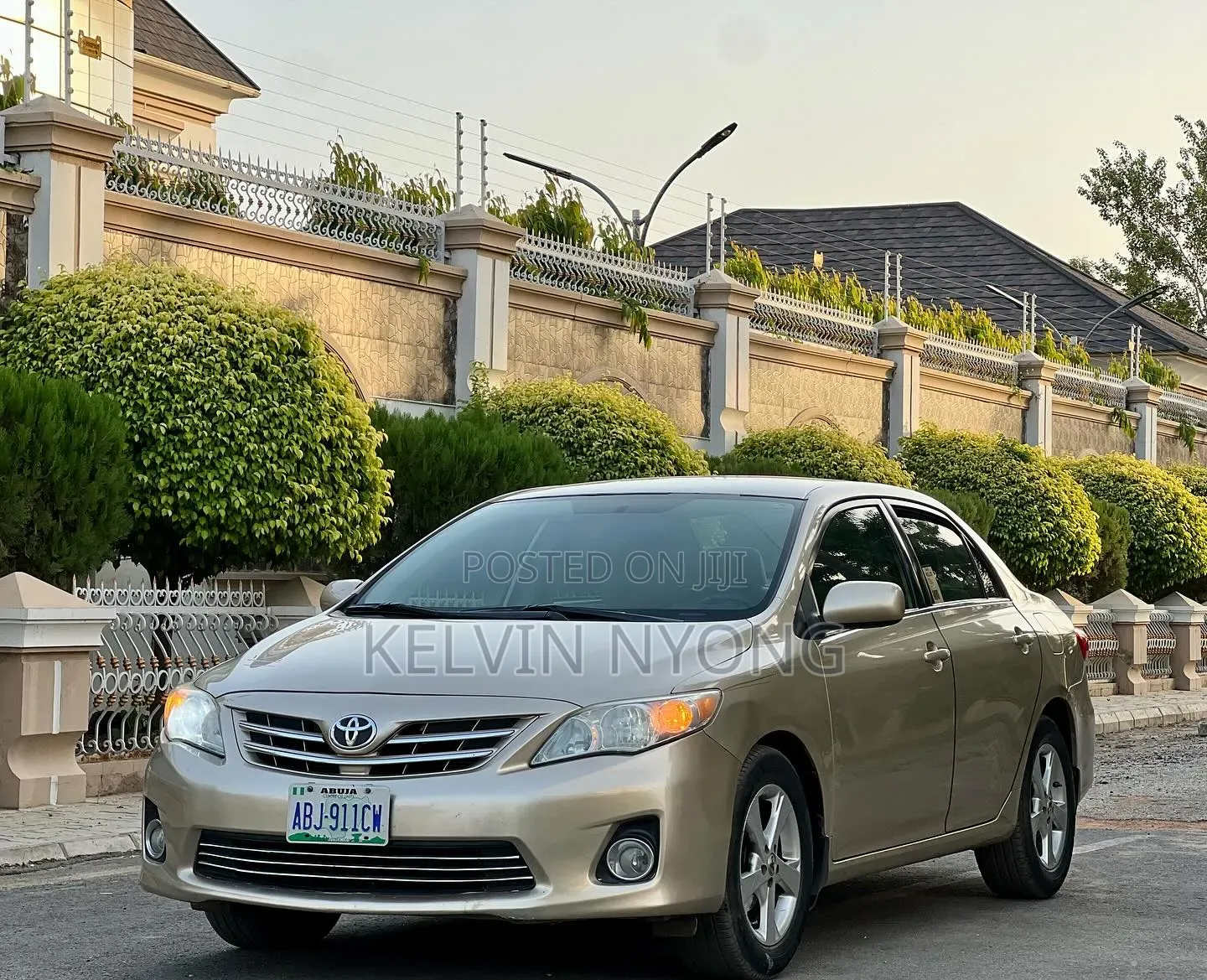 Toyota Corolla 2012 Gold