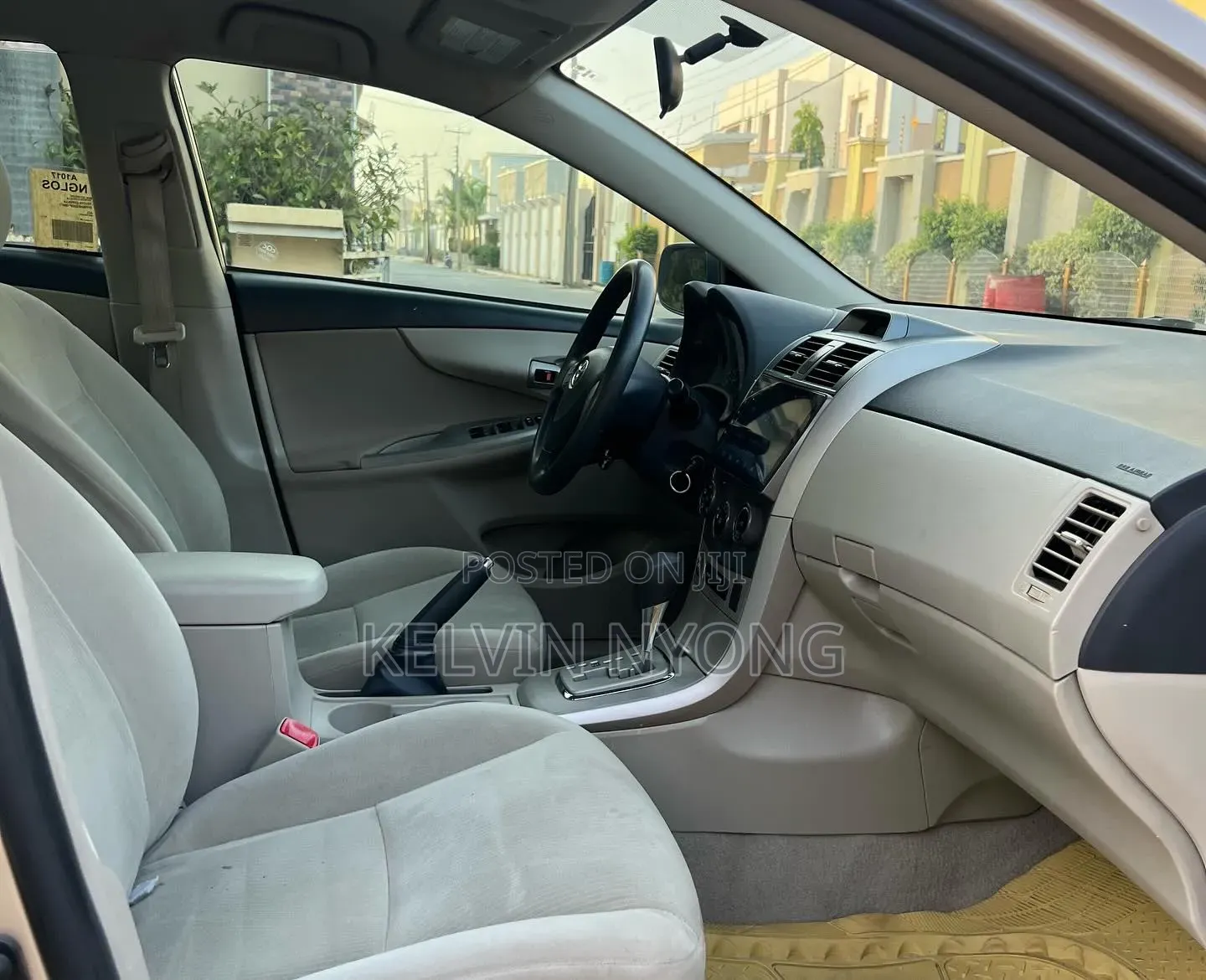 Toyota Corolla 2012 Gold