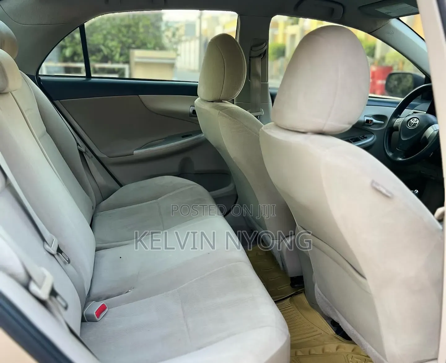 Toyota Corolla 2012 Gold