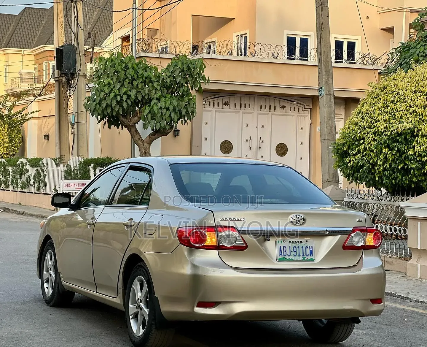Toyota Corolla 2012 Gold