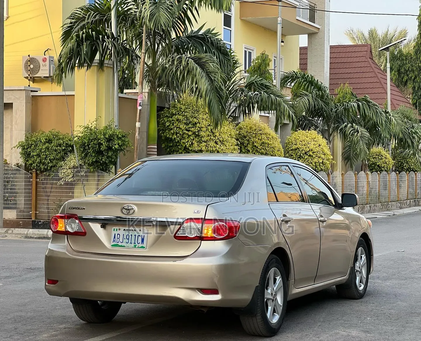 Toyota Corolla 2012 Gold