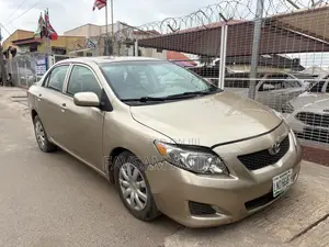 Toyota Corolla LE 4dr Sedan (1.8L 4cyl 4A) 2010 Gold