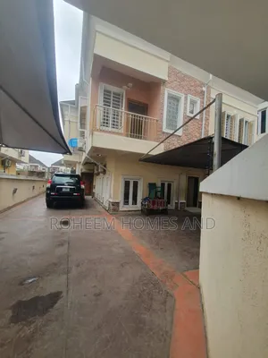 5bdrm Duplex in Secured Area, Chevron for sale