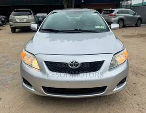 Toyota Corolla LE 4dr Sedan (1.8L 4cyl 4A) 2010 Silver