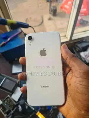 Apple iPhone XR 64 GB White