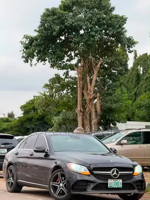 Mercedes-Benz C300 2016 Black