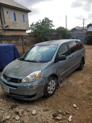 Toyota Sienna 2005 Blue