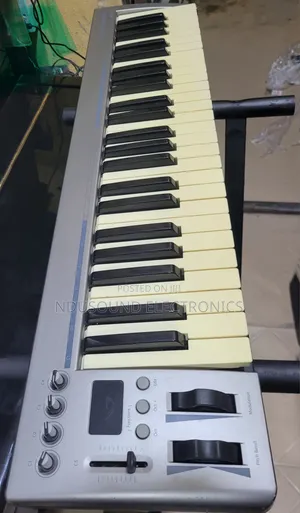 Acorn Masterkey 49 Midi Controller