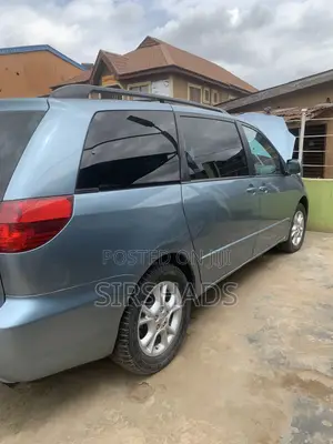 Toyota Sienna 2005 Blue