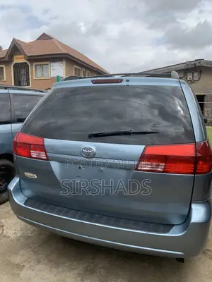 Toyota Sienna 2005 Blue