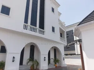 3bdrm Block of Flats in Glory Estate, Ifako-Gbagada for sale