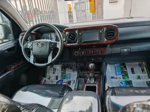 Toyota Tacoma 2018 Black