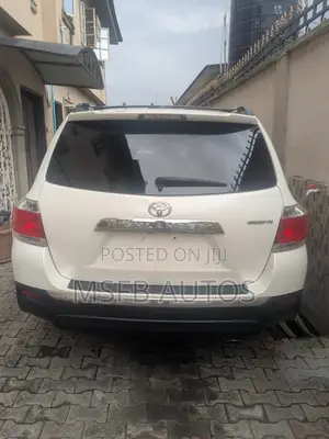 Toyota Highlander Limited 2012 White