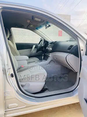 Toyota Highlander Base 2010 Silver