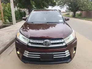 Toyota Highlander XLE 4x4 V6 (3.5L 6cyl 8A) 2018 Red