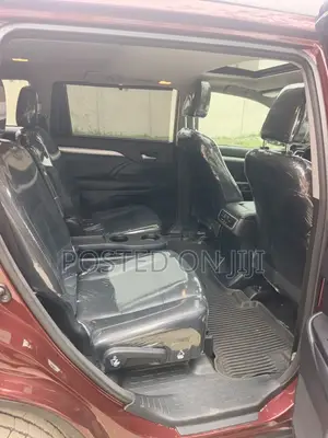 Toyota Highlander XLE 4x4 V6 (3.5L 6cyl 8A) 2018 Red