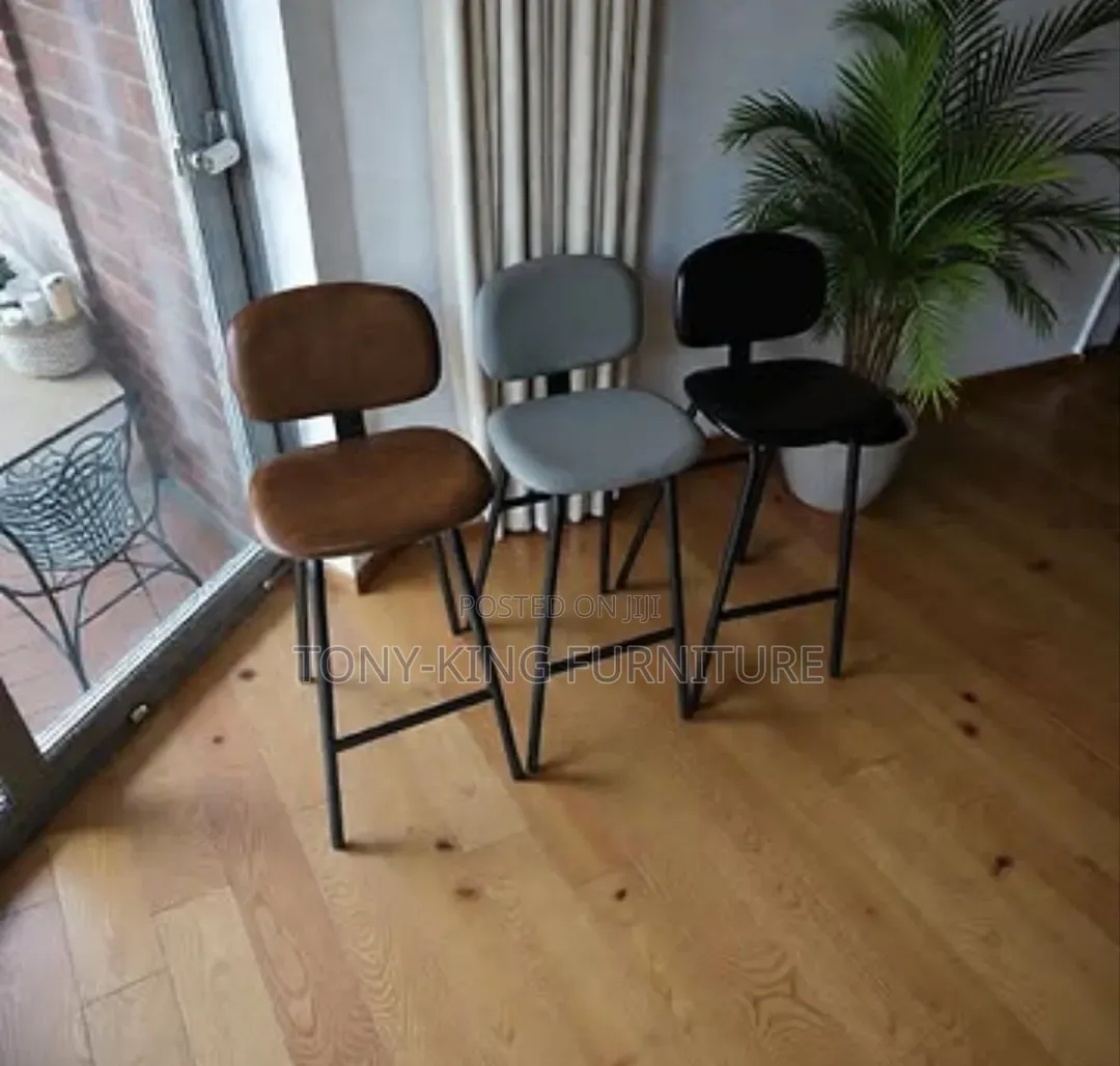 Modern Leather-Padded High Bar Stools With Sleek Black Iron