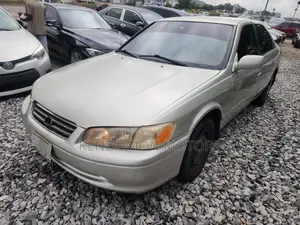Toyota Camry 2000 Gold
