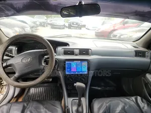 Toyota Camry 2000 Gold