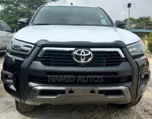Toyota Hilux 2025 Black
