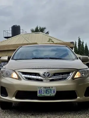Toyota Corolla 2012 Gold