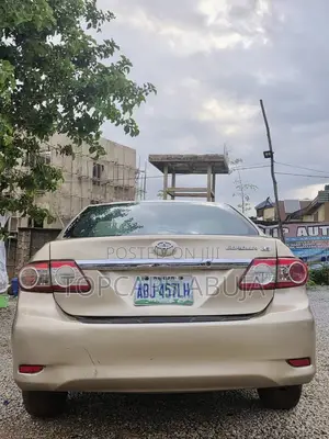 Toyota Corolla 2012 Gold