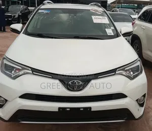 Toyota RAV4 Limited FWD (2.5L 4cyl 6A) 2017 White