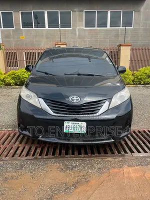 Toyota Sienna 2012 Black