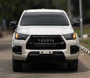 Toyota Hilux 2022 White