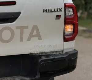 Toyota Hilux 2022 White