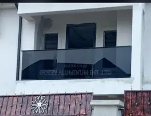 10mm Tampered Glass Rail