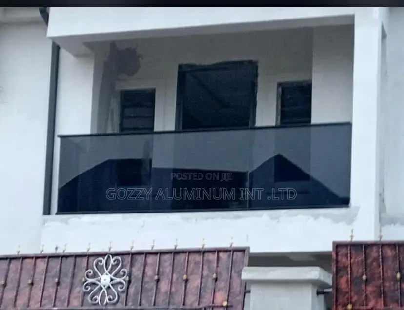 10mm Tampered Glass Rail