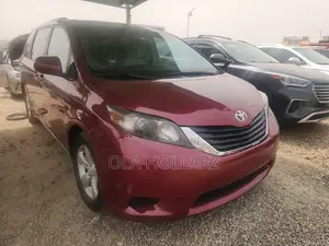 Toyota Sienna LE 7 Passenger 2011