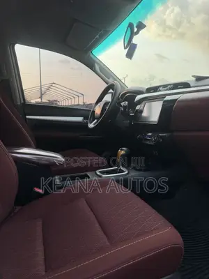 Toyota Hilux 2023 White