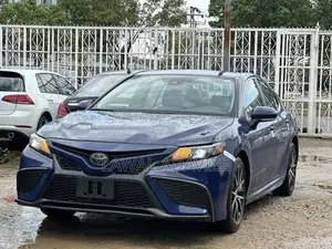 Toyota Camry SE 2023 Blue
