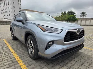 Toyota Highlander XLE 2021 Blue