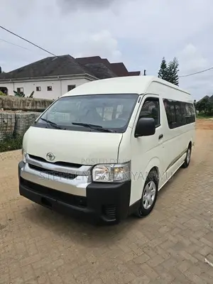 Toyota HiAce 2015 White