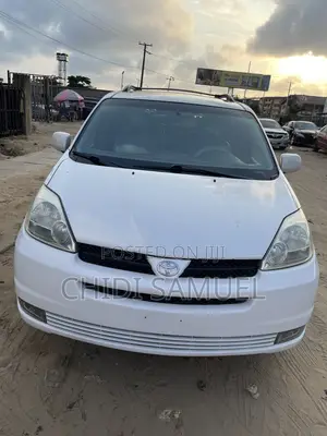 Toyota Sienna 2005 White