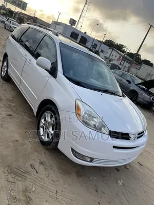 Toyota Sienna 2005 White