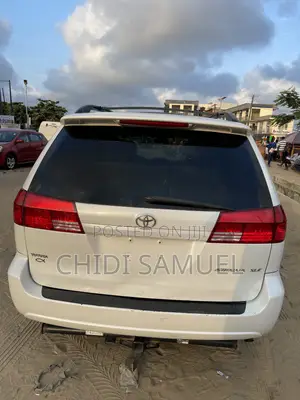 Toyota Sienna 2005 White