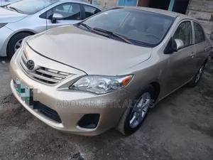 Toyota Corolla LE 4dr Sedan (1.8L 4cyl 4A) 2012 Gold