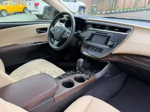 Toyota Avalon XLE Premium Sedan FWD (3.5L 6cyl 6A) 2013 White
